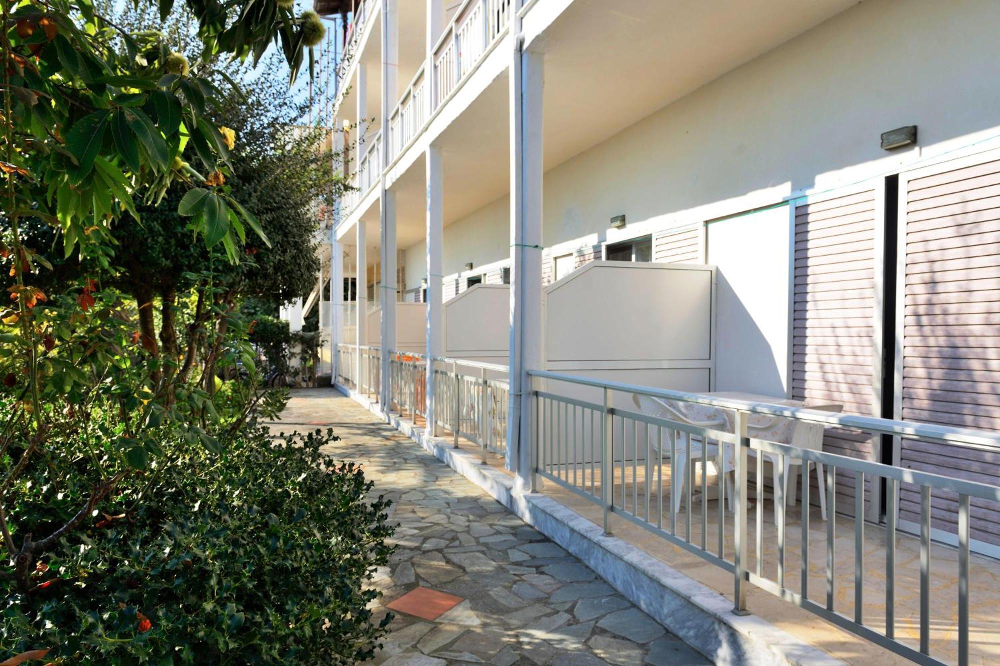 Apartments Ziogas Paralía Skotínis エクステリア 写真