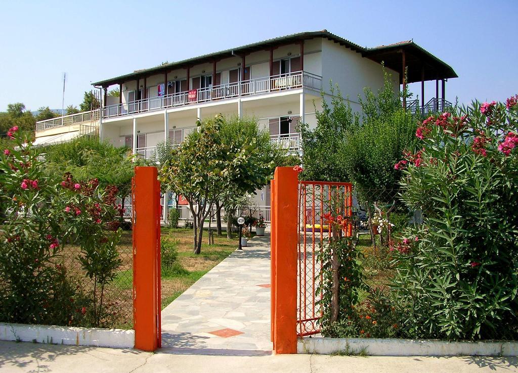 Apartments Ziogas Paralía Skotínis エクステリア 写真