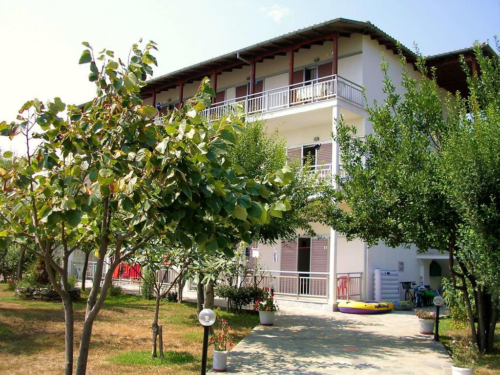 Apartments Ziogas Paralía Skotínis エクステリア 写真